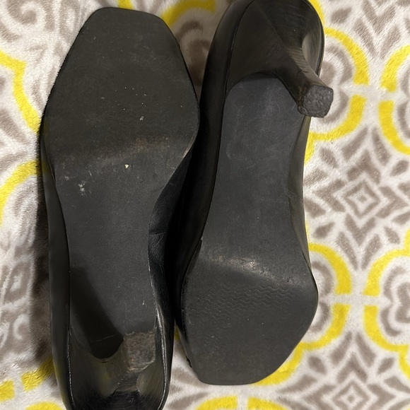 Size 7.5 Maripe black heels, peep toe, silver buckle - Picture 8 of 8